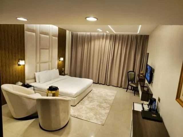 Deluxe, King Bed, Hill View، Clifton International Hotel 1/1