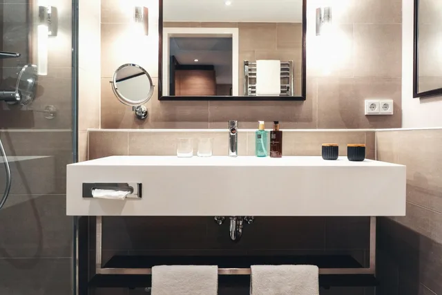 غرفة بسرير مزدوج بإطلالة على الفناء، Holiday Inn Berlin City Center East Prenzlauer Berg 10/10