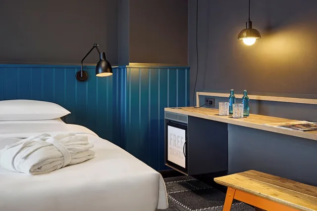 غرفة بريميوم بسرير كينج، Me and All Hotel Mainz 5/8