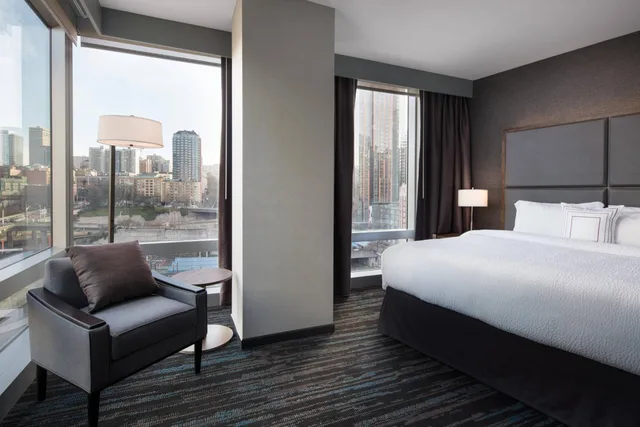 جناح بسرير كينج بإطلالة على المدينة بغرفة نوم واحدة مع أريكة، RESIDENCE INN SEATTLE DOWNTOWN/CONVENTION CENTER 1/4