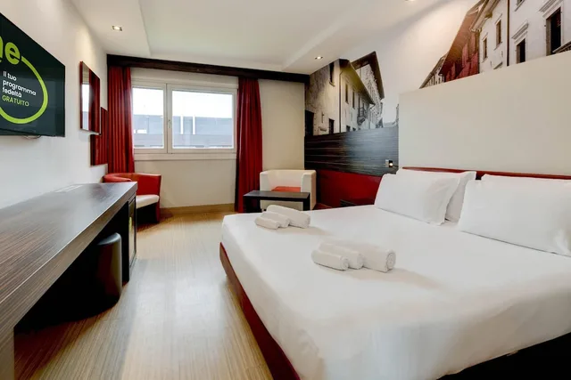 غرفة سوبيريور بسرير كوين، B&B Hotel Trento 1/4