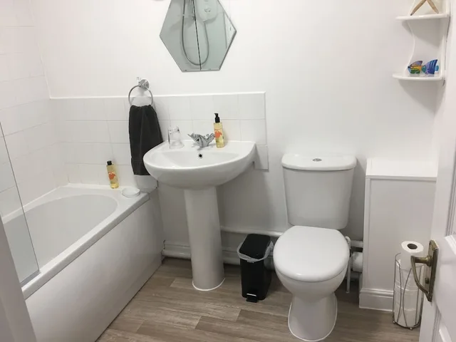 Eaton Ford Green, Suite, 2 Double Beds, Private Bathroom، Whitehouse Guest House 3/3