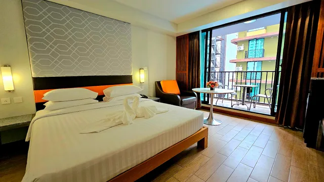 غرفة ديلوكس بشرفة للمدخنين، DYNASTY GRANDE HOTEL 1/3