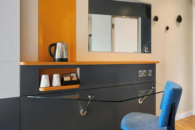 Standard, Double Bed, Four Points Flex by Sheraton Cardiff 6/6