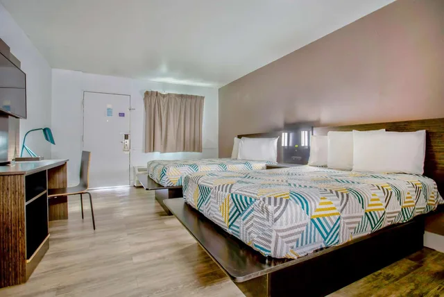 Room, Quadruple, Motel6 Tucson, AZ - East Williams Center 4/10