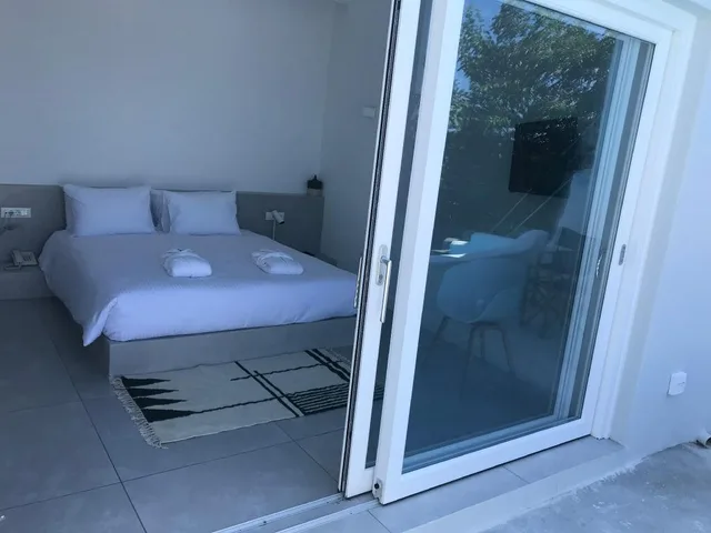 Suite, Queen Bed, Caldera View, Pool Side, Panorama Suites 5/8