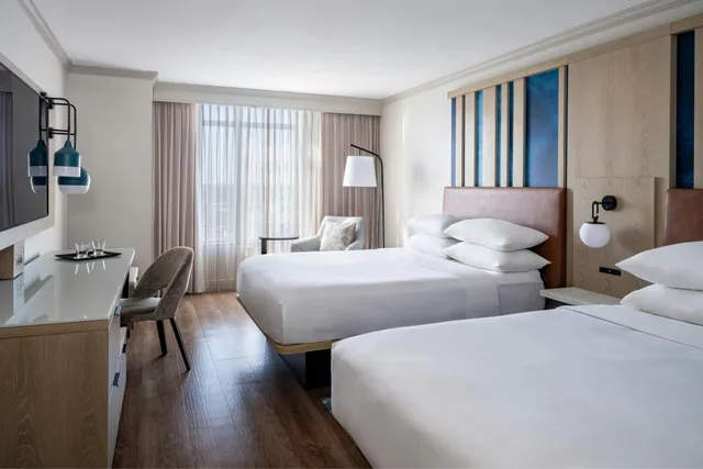 Guest Room, 2 Queen Beds, Concierge Level, Marriott St Petersburg Clearwater 2/10