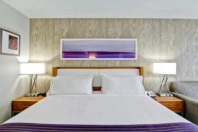 غرفة قياسية بسرير كينج لذوي الإعاقة، Holiday Inn Express Kamloops 5/5