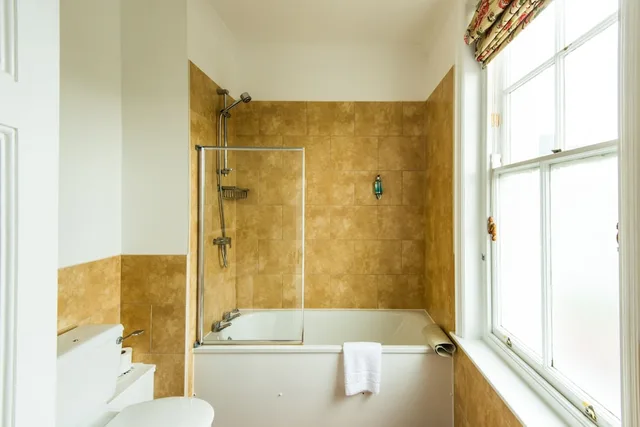 غرفة كلوب عائلية بسرير مزدوج وسريرين منفصلين، Cliffden Hotel 7/8