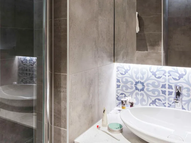 جناح جونيور، Mercure Amsterdam City Hotel 10/10