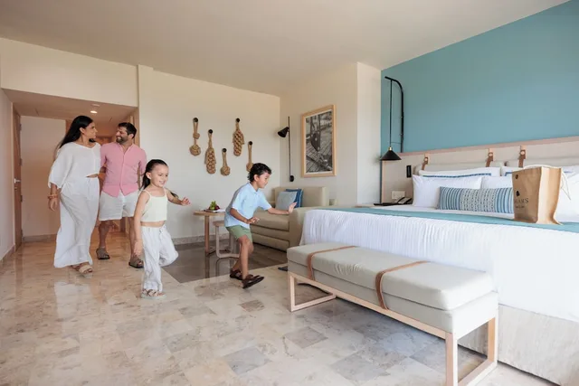 Preferred Club, Family, 1 King and 2 Double Beds, Ocean Front، Dreams Aventuras Riviera Maya 5/8