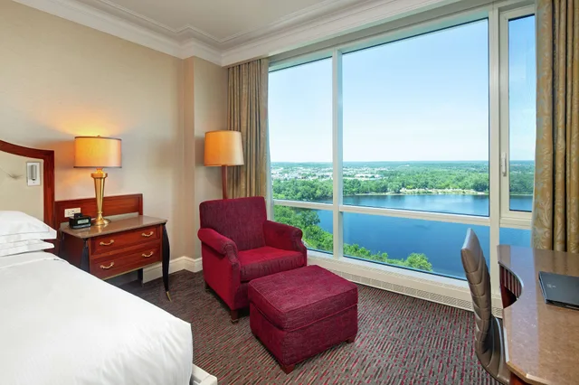 Classic, King Bed, Hilton Lac Leamy 4/7