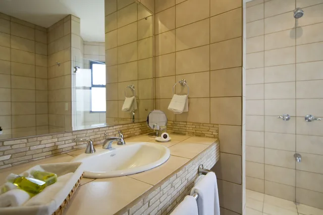 جناح عائلي بسريرين كوين مع أريكة، Hotel Villa Los Candiles 5/6