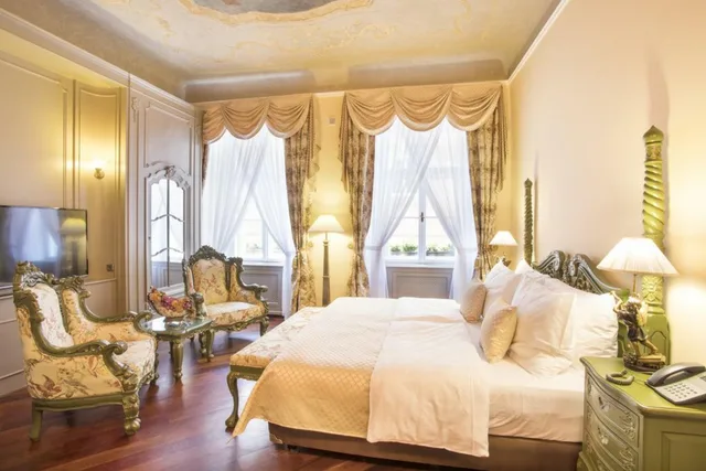 جناح جونيور، Iron Gate Hotel And Suites 2/7