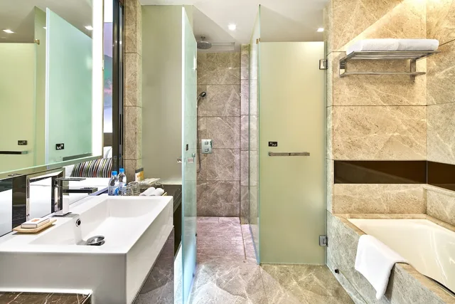 غرفة قياسية بسريرين منفصلين بإطلالة على الحديقة، The Royal Garden Kowloon East 3/3