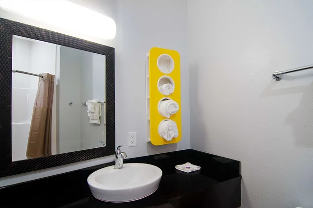 غرفة قياسية بسرير كينج، Motel6 Midland Tx 6/8
