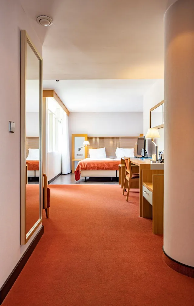 Superior, Queen Bed, Fletcher Hotel-Restaurant Amersfoort 1/4