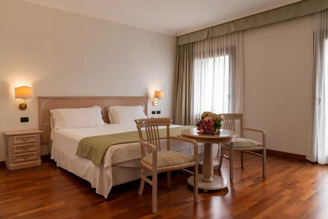 غرفة سوبيريور بسرير كينج، Hotel Roxy Plaza 1/10
