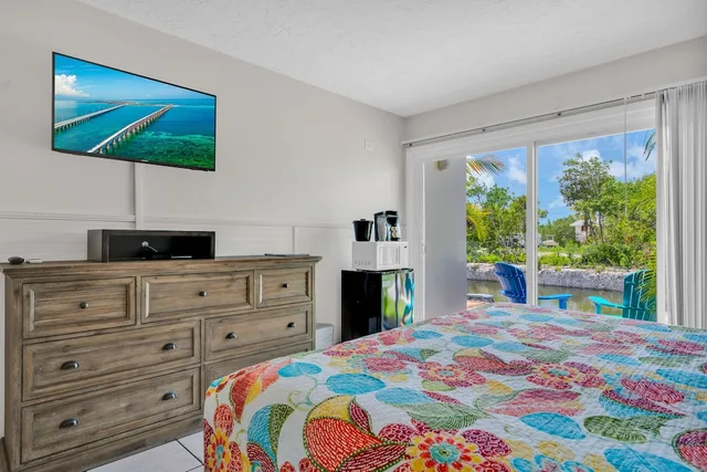 Island, King Bed, Canal View، Coconut Cay Resort &amp; Marina 2/3