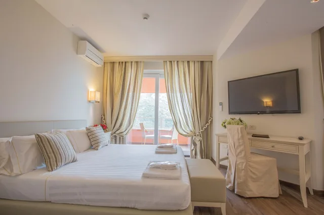 جناح جونيور بسرير كوين، Hotel Torre Di Calapiccola 1/6