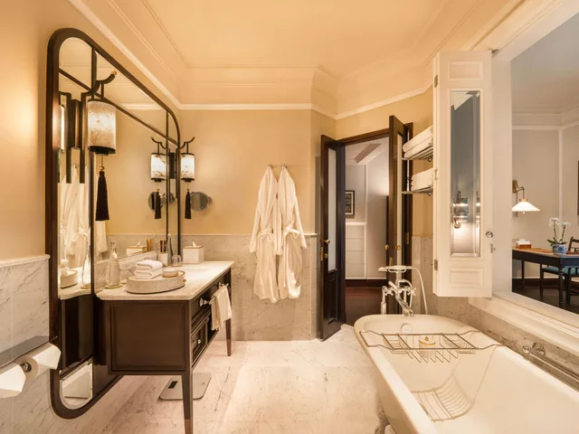 Luxury, Twin Beds, Sofitel Legend Metropole Hanoi Hotel 6/6