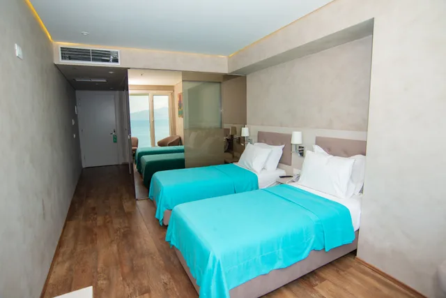 غرفة بسريرين منفصلين بإطلالة على البحر، Bougainville Bay Hotel 3/3