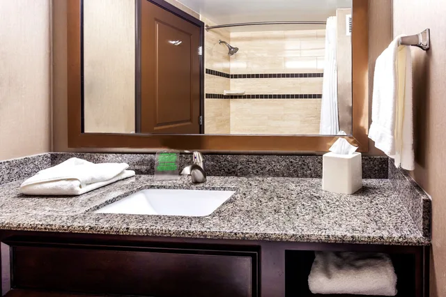 جناح بسرير كينج بحوض استحمام، Holiday Inn Express Hotel And Suites Cheyenne 4/5