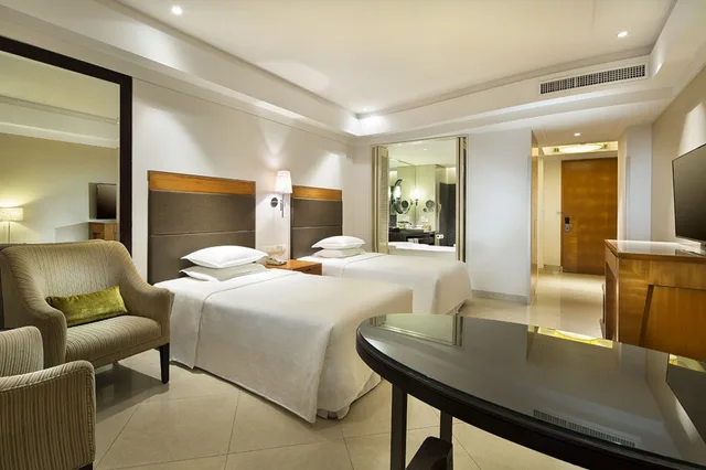 غرفة سوبيريور بسريرين منفصلين بإطلالة على البحر، Sheraton Haikou Hotel 3/3