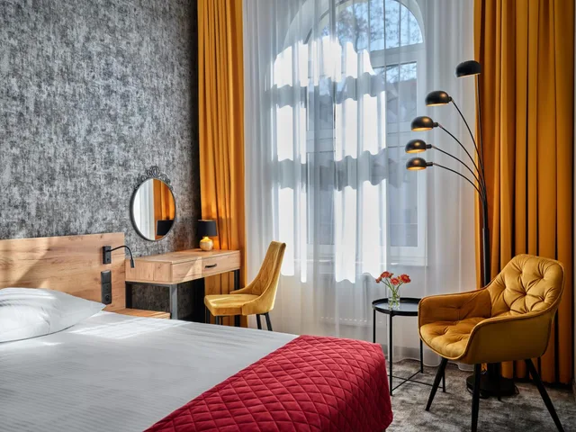 غرفة بسرير كوين، 1891 Garni Hotel 3/6