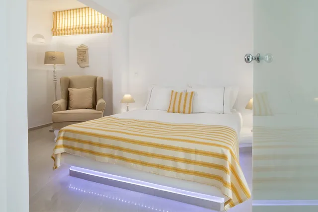 Residence, 2 King Beds, Outdoor Jetted Tub, Sofa، Colours Of Mykonos 5/8