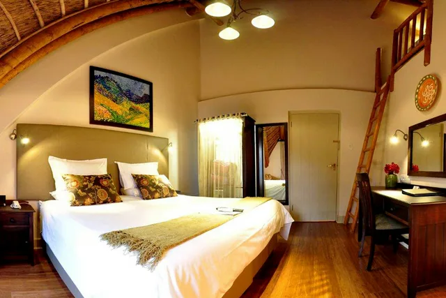 غرفة عائلية بسرير كينج وسريرين منفصلين، Oakhurst Hotel 2/8