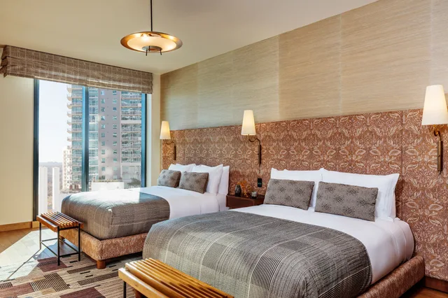 غرفة بسرير كوين، Austin Proper Hotel A Member of Design Hotels 1/2