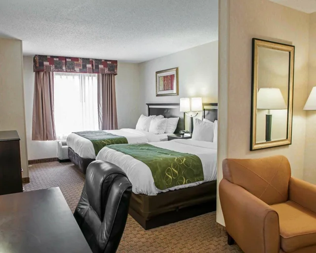 جناح، Comfort Suites Southport 3/6
