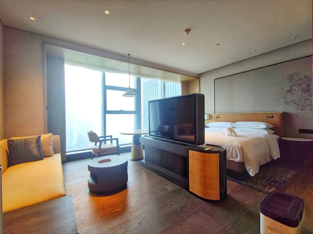 غرفة بريميوم بسرير كينج، Courtyard by Marriott Luoyang 2/5