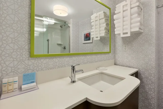 Room, King Bed, Accessible, Hampton Inn Traverse City 7/10