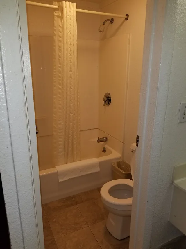 غرفة قياسية بسريرين مزدوجين، Rodeway Inn Auburn Hills - Detroit 8/8
