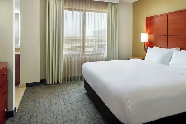 جناح بسرير كينج بغرفة نوم واحدة مع أريكة، Residence Inn National Harbor Washington Dc Area 1/7