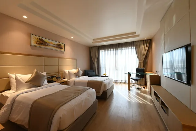 Green, Queen Bed، Harsha the Fern An Ecotel Hotel Shivamogga 2/2