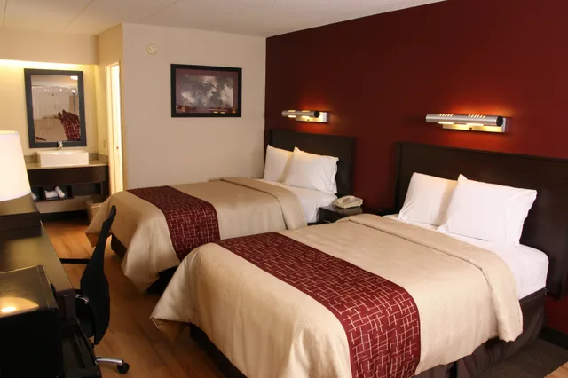غرفة ديلوكس بسريرين مزدوجين، Red Roof Plus Philadelphia Airport 3/8