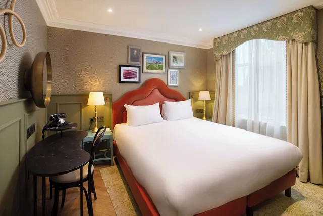 غرفة كلاسيكية بسرير كينج، Elmbank York, Tapestry Collection by Hilton 1/3