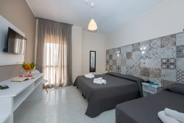 غرفة ثلاثية بشرفة، Hotel Club Eloro 1/2