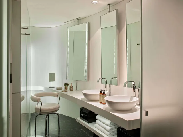 3 Bedrooms, Beyond Me, Suite, Panoramic City View, Me London Hotel 5/5