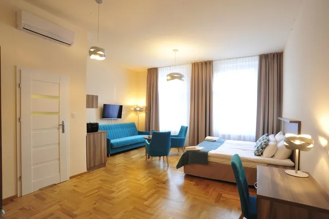 شقة بسرير كينج بحمام خاص مع أريكة، Kosmopolita Rooms Apartments Krakow 7/10