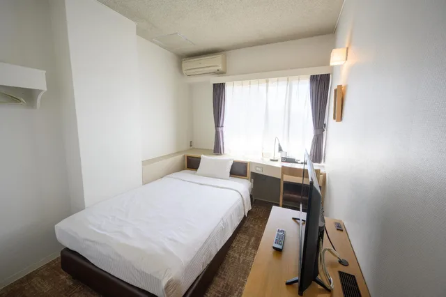 Semi Room, Semi Double Bed، Hotel Emerald Isle Ishigakijima 2/2