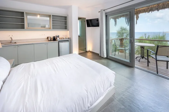 غرفة سوبيريور بسرير مزدوج أو سريرين منفصلين بإطلالة على البحر، Smy Mykonos Suites Villas 3/8