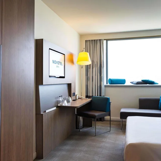 غرفة فاخرة بسرير كينج بإطلالة على الجبل، NOVOTEL SOFIA 3/6