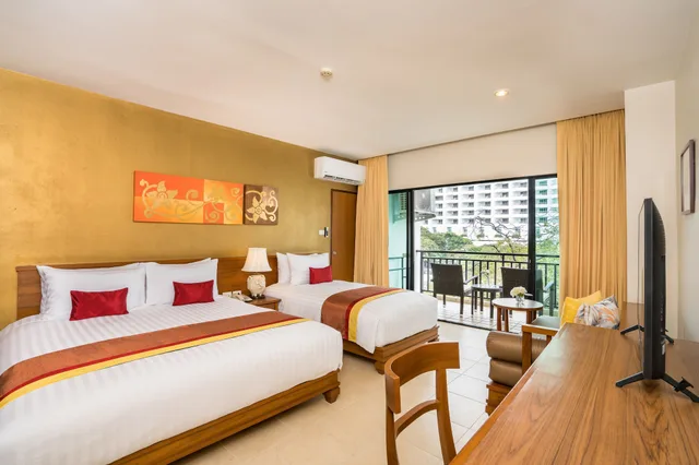 Deluxe, Family, 1 King and 1 Single Beds, Side Sea View، COSY BEACH HOTEL 2/6
