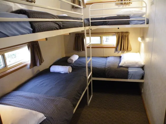 كابينة سوبيريور عائلية بسرير كوين وأسرّة بطابقين بغرفتي نوم، LAKE HAMILTON MOTOR VILLAGE AND CARAVAN PARK 4/10