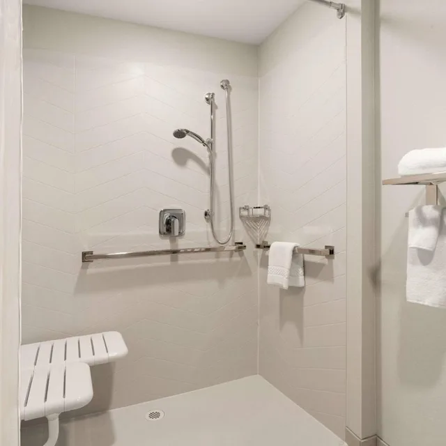 Room, King Bed, Partial Landmark View, Accessible، Fairfield Inn & Suites by Marriott Seattle Downtown/Seattle Center 3/4