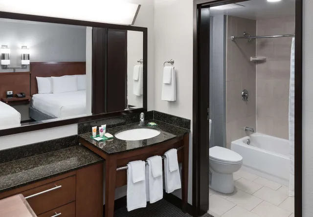 غرفة بسريرين كوين مع أريكة، Hyatt Place Jacksonville Airport 3/3